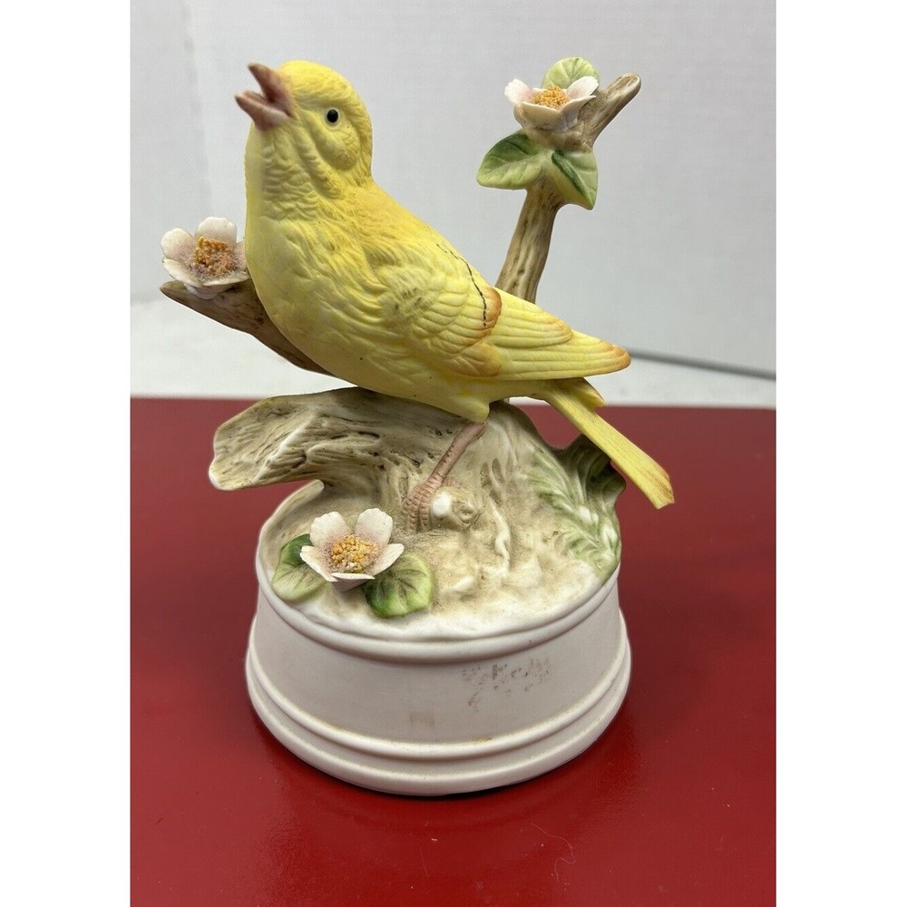 Musical Milano‎ Porcelain Sculpture Eda Mann Song Birds of America Canary Great